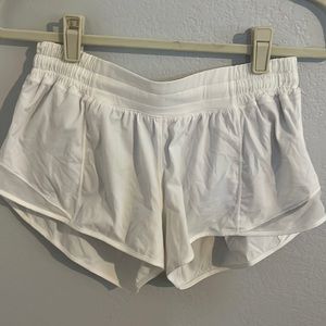 Lululemon Hotty Hot 2.5”white Shorts